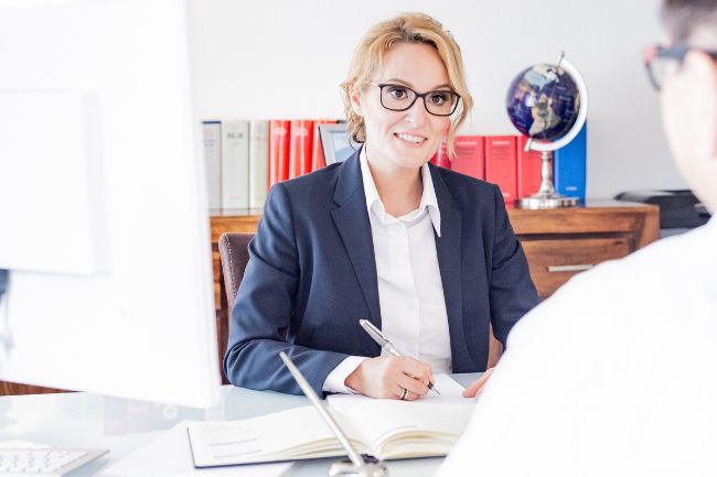 Anwältin Sabine Schenk
